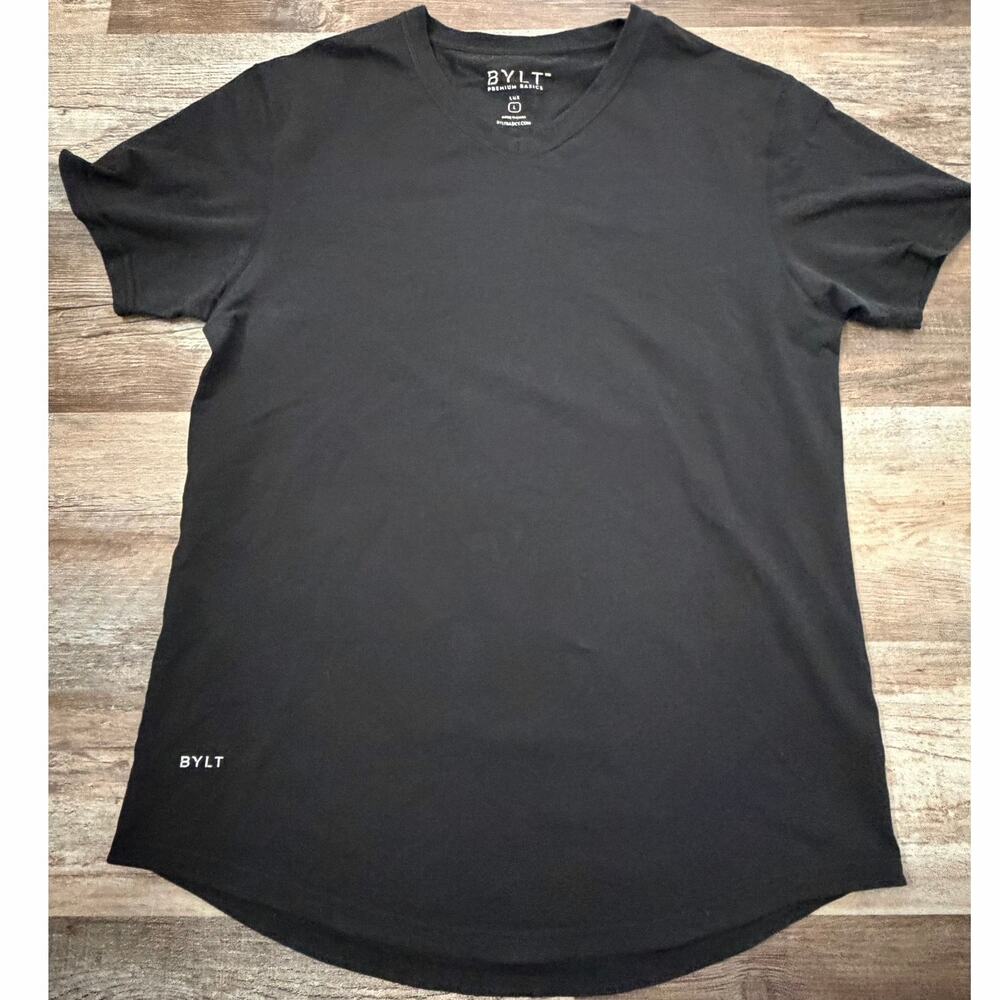 BYLT Basics Drop-Cut V-Neck Signature Men's T-Shirt in black sz Large
